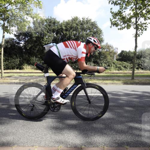 11.08.2024 - GEWOBA Citytriathlon Bremen H.Heesch http://msf.ph/oto/6774767 11.08.2024 10:24:39 Radfahren 2, 18, 67, 68, 88 meine-sportfotos.de