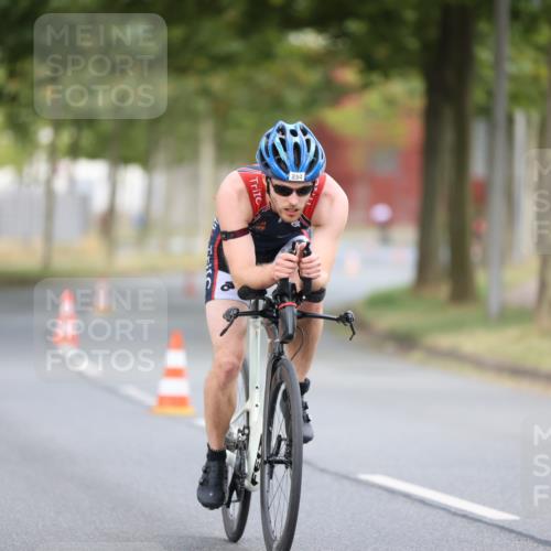 11.08.2024 - GEWOBA Citytriathlon Bremen H.Heesch http://msf.ph/oto/6774772 11.08.2024 11:42:18 Radfahren 834 meine-sportfotos.de