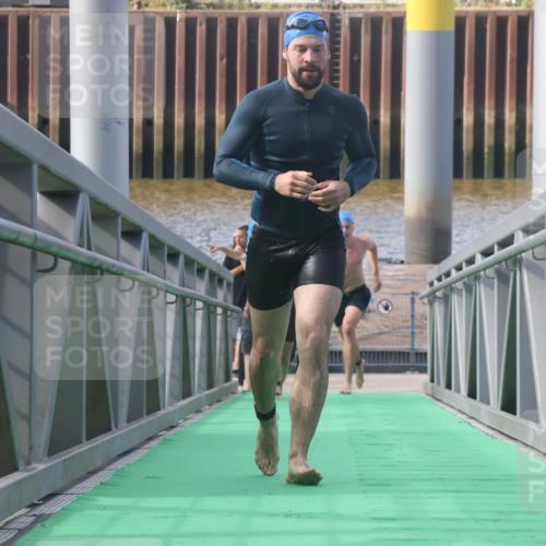 11.08.2024 - GEWOBA Citytriathlon Bremen Lena Gebhardt http://msf.ph/oto/6774773 11.08.2024 10:11:25 Schwimmen 17, 37, 44, 66, 77, 94, 101, 111 meine-sportfotos.de