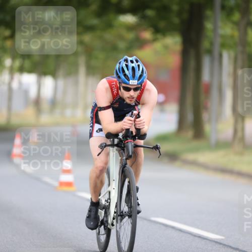11.08.2024 - GEWOBA Citytriathlon Bremen H.Heesch http://msf.ph/oto/6774776 11.08.2024 11:42:18 Radfahren 834 meine-sportfotos.de
