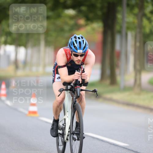 11.08.2024 - GEWOBA Citytriathlon Bremen H.Heesch http://msf.ph/oto/6774782 11.08.2024 11:42:18 Radfahren 834 meine-sportfotos.de