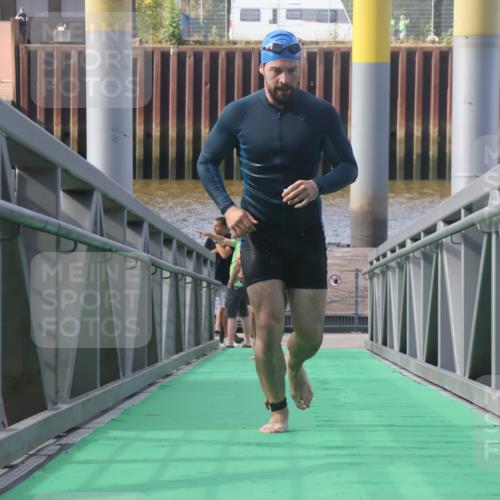 11.08.2024 - GEWOBA Citytriathlon Bremen Lena Gebhardt http://msf.ph/oto/6774785 11.08.2024 10:11:26 Schwimmen 17, 37, 44, 66, 77, 91, 94, 101, 111 meine-sportfotos.de