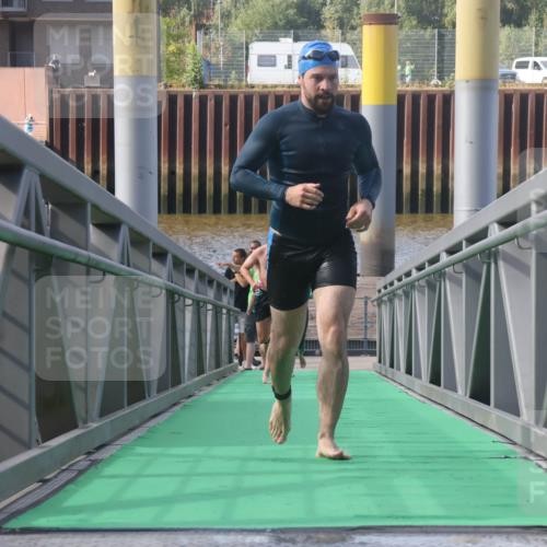 11.08.2024 - GEWOBA Citytriathlon Bremen Lena Gebhardt http://msf.ph/oto/6774787 11.08.2024 10:11:26 Schwimmen 17, 37, 44, 66, 77, 91, 94, 101, 111 meine-sportfotos.de