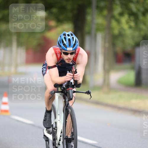 11.08.2024 - GEWOBA Citytriathlon Bremen H.Heesch http://msf.ph/oto/6774795 11.08.2024 11:42:18 Radfahren 834 meine-sportfotos.de