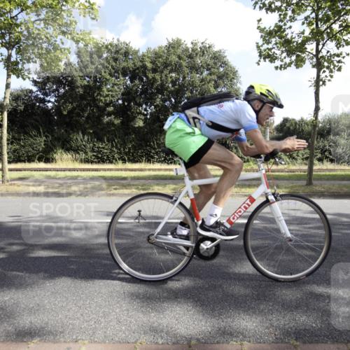 11.08.2024 - GEWOBA Citytriathlon Bremen H.Heesch http://msf.ph/oto/6774799 11.08.2024 10:25:39 Radfahren 12, 13, 111 meine-sportfotos.de