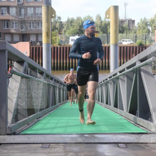 11.08.2024 - GEWOBA Citytriathlon Bremen Lena Gebhardt http://msf.ph/oto/6774801 11.08.2024 10:11:27 Schwimmen 17, 32, 37, 44, 66, 77, 91, 94, 101, 111 meine-sportfotos.de