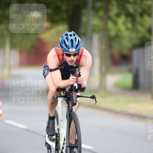 11.08.2024 - GEWOBA Citytriathlon Bremen H.Heesch http://msf.ph/oto/6774802 11.08.2024 11:42:18 Radfahren 834 meine-sportfotos.de