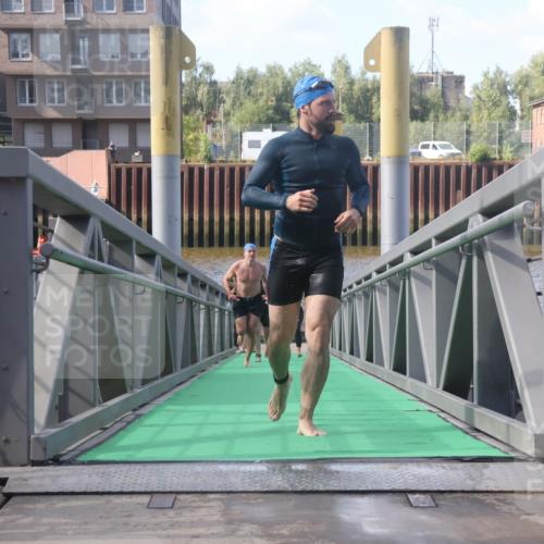 11.08.2024 - GEWOBA Citytriathlon Bremen Lena Gebhardt http://msf.ph/oto/6774805 11.08.2024 10:11:27 Schwimmen 17, 32, 37, 44, 66, 77, 91, 94, 101, 111 meine-sportfotos.de
