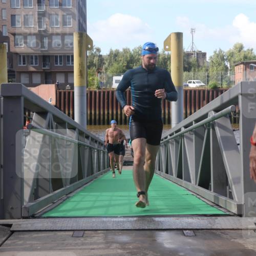 11.08.2024 - GEWOBA Citytriathlon Bremen Lena Gebhardt http://msf.ph/oto/6774809 11.08.2024 10:11:27 Schwimmen 17, 32, 37, 44, 66, 77, 91, 94, 101, 111 meine-sportfotos.de