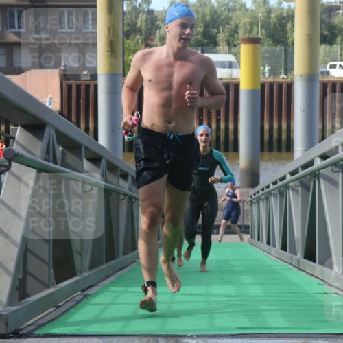 11.08.2024 - GEWOBA Citytriathlon Bremen Lena Gebhardt http://msf.ph/oto/6774823 11.08.2024 10:11:30 Schwimmen 17, 32, 37, 44, 66, 77, 91, 94, 101, 111 meine-sportfotos.de