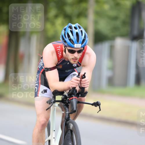 11.08.2024 - GEWOBA Citytriathlon Bremen H.Heesch http://msf.ph/oto/6774825 11.08.2024 11:42:18 Radfahren 834 meine-sportfotos.de