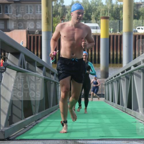 11.08.2024 - GEWOBA Citytriathlon Bremen Lena Gebhardt http://msf.ph/oto/6774827 11.08.2024 10:11:30 Schwimmen 17, 32, 37, 44, 66, 77, 91, 94, 101, 111 meine-sportfotos.de