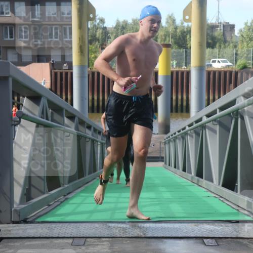 11.08.2024 - GEWOBA Citytriathlon Bremen Lena Gebhardt http://msf.ph/oto/6774832 11.08.2024 10:11:30 Schwimmen 17, 32, 37, 44, 66, 77, 91, 94, 101, 111 meine-sportfotos.de