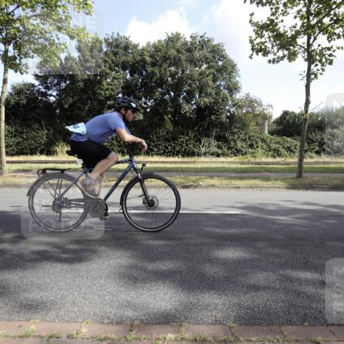 11.08.2024 - GEWOBA Citytriathlon Bremen H.Heesch http://msf.ph/oto/6774833 11.08.2024 10:27:51 Radfahren 14, 100, 115 meine-sportfotos.de