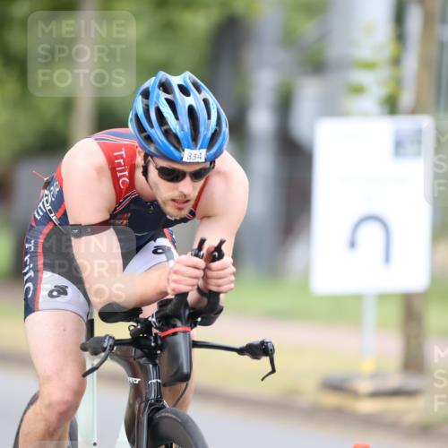 11.08.2024 - GEWOBA Citytriathlon Bremen H.Heesch http://msf.ph/oto/6774835 11.08.2024 11:42:19 Radfahren 834 meine-sportfotos.de