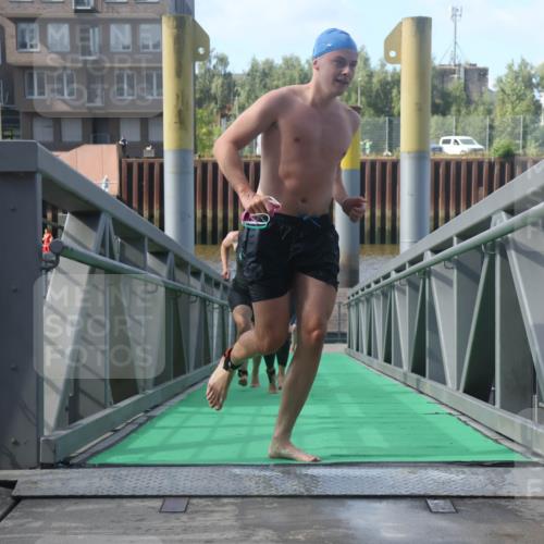11.08.2024 - GEWOBA Citytriathlon Bremen Lena Gebhardt http://msf.ph/oto/6774836 11.08.2024 10:11:30 Schwimmen 17, 32, 37, 44, 66, 77, 91, 94, 101, 111 meine-sportfotos.de