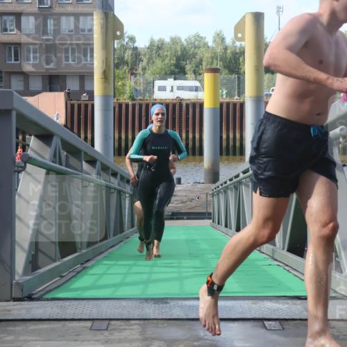 11.08.2024 - GEWOBA Citytriathlon Bremen Lena Gebhardt http://msf.ph/oto/6774842 11.08.2024 10:11:31 Schwimmen 17, 32, 35, 44, 66, 77, 91, 94, 101, 111 meine-sportfotos.de
