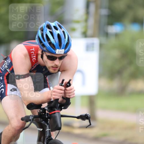 11.08.2024 - GEWOBA Citytriathlon Bremen H.Heesch http://msf.ph/oto/6774844 11.08.2024 11:42:19 Radfahren 834 meine-sportfotos.de