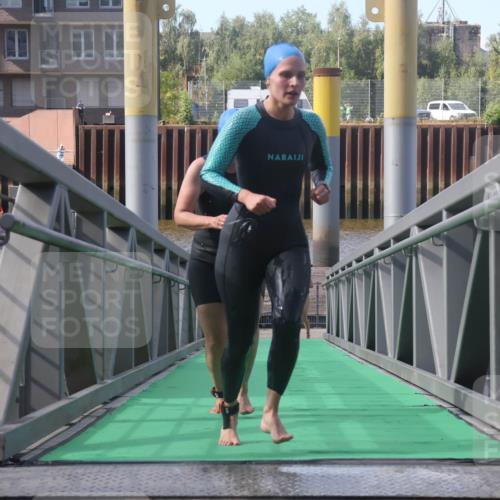 11.08.2024 - GEWOBA Citytriathlon Bremen Lena Gebhardt http://msf.ph/oto/6774847 11.08.2024 10:11:32 Schwimmen 32, 35, 44, 66, 77, 91, 94, 101, 111 meine-sportfotos.de