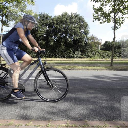 11.08.2024 - GEWOBA Citytriathlon Bremen H.Heesch http://msf.ph/oto/6774850 11.08.2024 10:28:29 Radfahren 53, 89, 90 meine-sportfotos.de