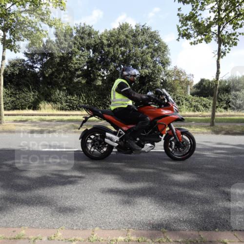 11.08.2024 - GEWOBA Citytriathlon Bremen H.Heesch http://msf.ph/oto/6774856 11.08.2024 10:32:30 Radfahren 63 meine-sportfotos.de