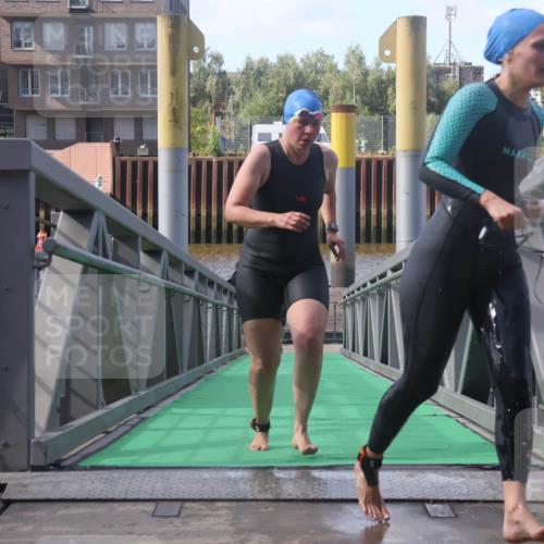 11.08.2024 - GEWOBA Citytriathlon Bremen Lena Gebhardt http://msf.ph/oto/6774861 11.08.2024 10:11:33 Schwimmen 2, 32, 35, 44, 66, 91, 94, 101, 111 meine-sportfotos.de