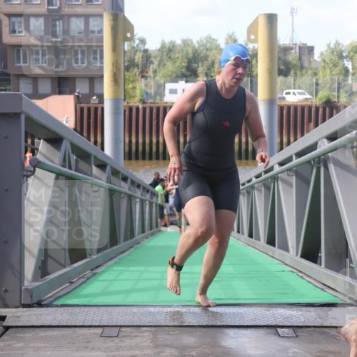 11.08.2024 - GEWOBA Citytriathlon Bremen Lena Gebhardt http://msf.ph/oto/6774871 11.08.2024 10:11:33 Schwimmen 2, 32, 35, 44, 66, 91, 94, 101, 111 meine-sportfotos.de
