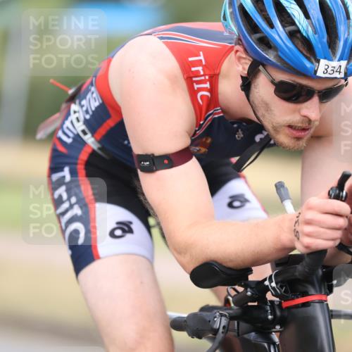 11.08.2024 - GEWOBA Citytriathlon Bremen H.Heesch http://msf.ph/oto/6774873 11.08.2024 11:42:19 Radfahren 834 meine-sportfotos.de