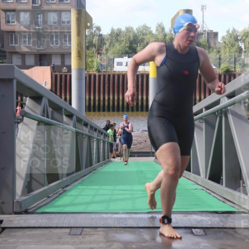 11.08.2024 - GEWOBA Citytriathlon Bremen Lena Gebhardt http://msf.ph/oto/6774875 11.08.2024 10:11:33 Schwimmen 2, 32, 35, 44, 66, 91, 94, 101, 111 meine-sportfotos.de