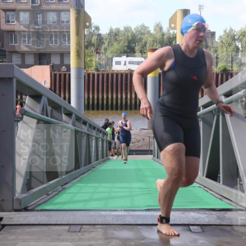 11.08.2024 - GEWOBA Citytriathlon Bremen Lena Gebhardt http://msf.ph/oto/6774879 11.08.2024 10:11:34 Schwimmen 2, 18, 32, 35, 44, 66, 91, 94, 101, 111 meine-sportfotos.de