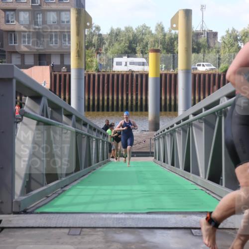11.08.2024 - GEWOBA Citytriathlon Bremen Lena Gebhardt http://msf.ph/oto/6774887 11.08.2024 10:11:34 Schwimmen 2, 18, 32, 35, 44, 66, 91, 94, 101, 111 meine-sportfotos.de