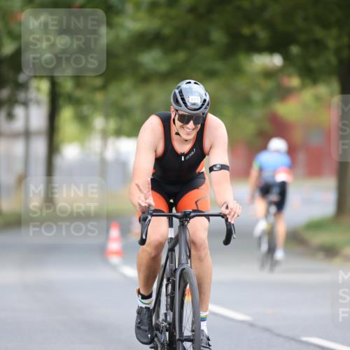 11.08.2024 - GEWOBA Citytriathlon Bremen H.Heesch http://msf.ph/oto/6774888 11.08.2024 11:42:36 Radfahren 877 meine-sportfotos.de