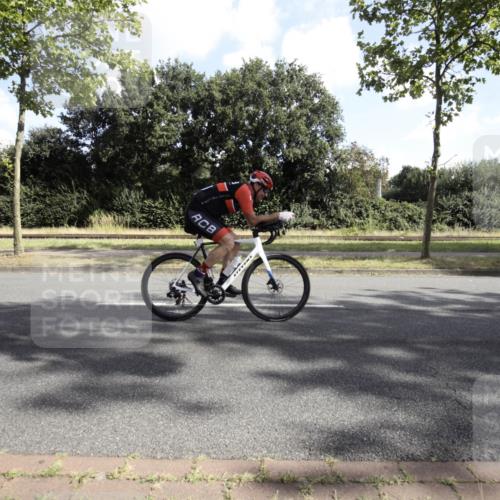 11.08.2024 - GEWOBA Citytriathlon Bremen H.Heesch http://msf.ph/oto/6774889 11.08.2024 10:35:19 Radfahren 96 meine-sportfotos.de