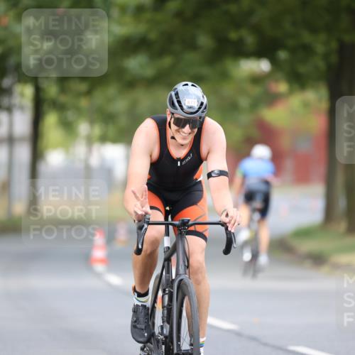 11.08.2024 - GEWOBA Citytriathlon Bremen H.Heesch http://msf.ph/oto/6774891 11.08.2024 11:42:36 Radfahren 877 meine-sportfotos.de