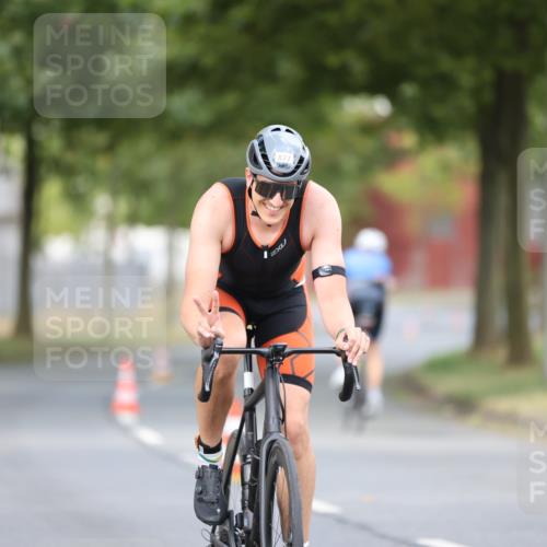 11.08.2024 - GEWOBA Citytriathlon Bremen H.Heesch http://msf.ph/oto/6774895 11.08.2024 11:42:36 Radfahren 877 meine-sportfotos.de