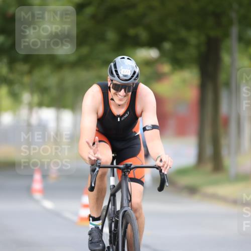 11.08.2024 - GEWOBA Citytriathlon Bremen H.Heesch http://msf.ph/oto/6774902 11.08.2024 11:42:36 Radfahren 877 meine-sportfotos.de