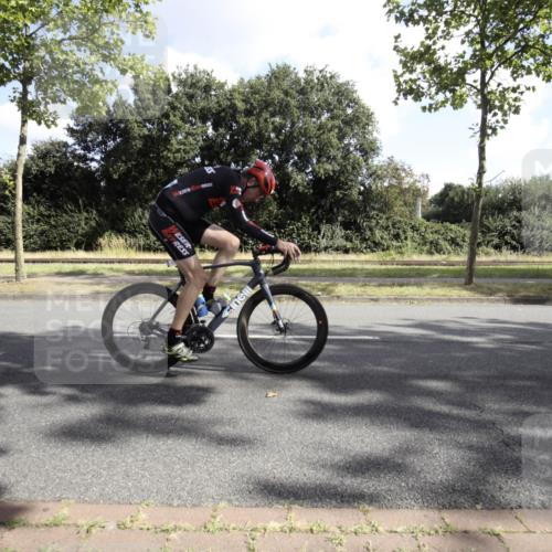 11.08.2024 - GEWOBA Citytriathlon Bremen H.Heesch http://msf.ph/oto/6774904 11.08.2024 10:36:30 Radfahren 8, 62 meine-sportfotos.de