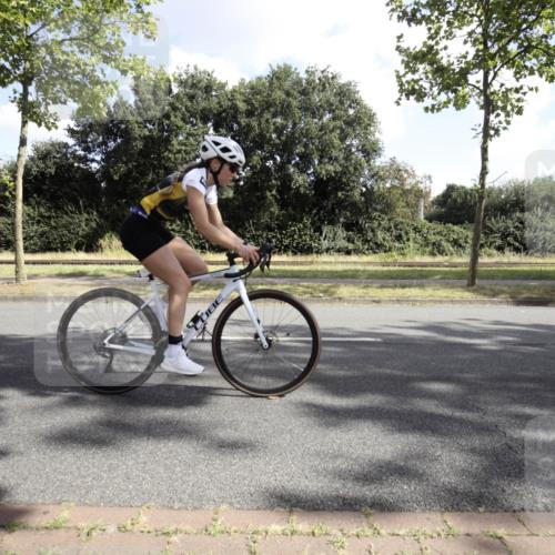 11.08.2024 - GEWOBA Citytriathlon Bremen H.Heesch http://msf.ph/oto/6774908 11.08.2024 10:36:36 Radfahren 8, 62 meine-sportfotos.de