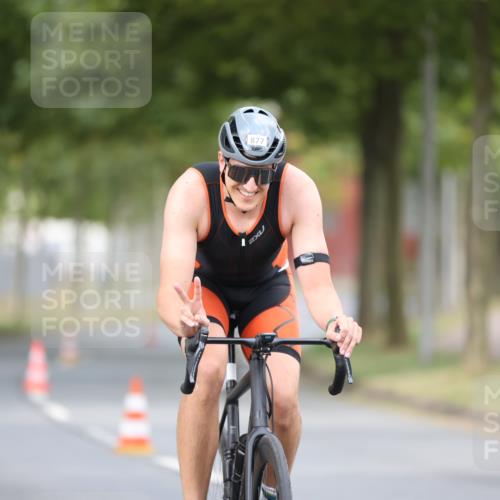 11.08.2024 - GEWOBA Citytriathlon Bremen H.Heesch http://msf.ph/oto/6774911 11.08.2024 11:42:37 Radfahren 857, 877 meine-sportfotos.de