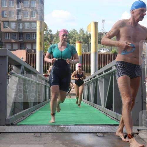 11.08.2024 - GEWOBA Citytriathlon Bremen Lena Gebhardt http://msf.ph/oto/6774913 11.08.2024 10:11:51 Schwimmen 2, 15, 18, 32, 35, 74, 84, 91, 113, 114 meine-sportfotos.de