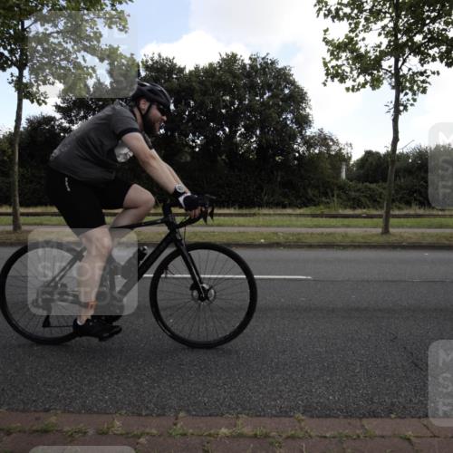 11.08.2024 - GEWOBA Citytriathlon Bremen H.Heesch http://msf.ph/oto/6774916 11.08.2024 10:37:49 Radfahren 1, 59 meine-sportfotos.de