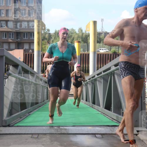 11.08.2024 - GEWOBA Citytriathlon Bremen Lena Gebhardt http://msf.ph/oto/6774917 11.08.2024 10:11:51 Schwimmen 2, 15, 18, 32, 35, 74, 84, 91, 113, 114 meine-sportfotos.de