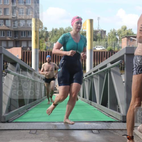 11.08.2024 - GEWOBA Citytriathlon Bremen Lena Gebhardt http://msf.ph/oto/6774921 11.08.2024 10:11:51 Schwimmen 2, 15, 18, 32, 35, 74, 84, 91, 113, 114 meine-sportfotos.de