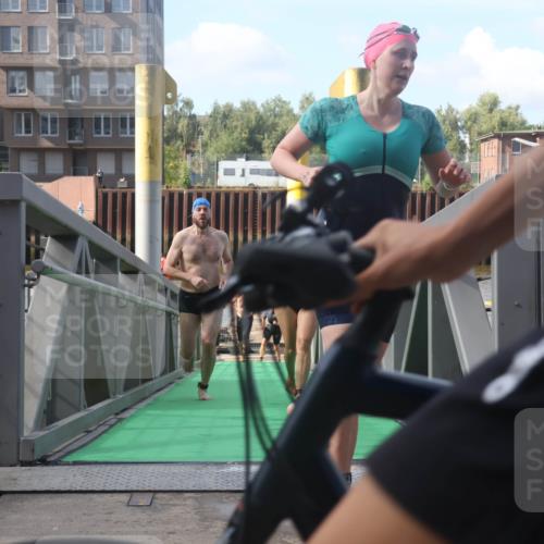 11.08.2024 - GEWOBA Citytriathlon Bremen Lena Gebhardt http://msf.ph/oto/6774925 11.08.2024 10:11:51 Schwimmen 2, 15, 18, 32, 35, 74, 84, 91, 113, 114 meine-sportfotos.de