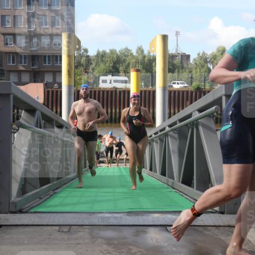 11.08.2024 - GEWOBA Citytriathlon Bremen Lena Gebhardt http://msf.ph/oto/6774929 11.08.2024 10:11:52 Schwimmen 2, 15, 18, 32, 35, 74, 84, 88, 97, 113, 114 meine-sportfotos.de