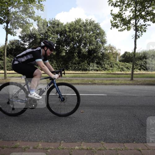 11.08.2024 - GEWOBA Citytriathlon Bremen H.Heesch http://msf.ph/oto/6774934 11.08.2024 10:38:25 Radfahren 3, 4, 11, 29, 43, 52, 58, 95 meine-sportfotos.de