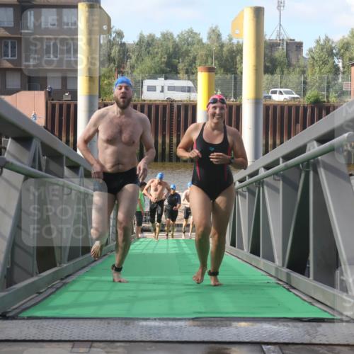 11.08.2024 - GEWOBA Citytriathlon Bremen Lena Gebhardt http://msf.ph/oto/6774939 11.08.2024 10:11:52 Schwimmen 2, 15, 18, 32, 35, 74, 84, 88, 97, 113, 114 meine-sportfotos.de