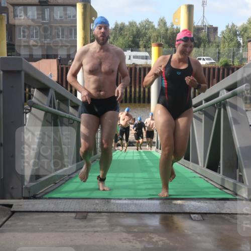 11.08.2024 - GEWOBA Citytriathlon Bremen Lena Gebhardt http://msf.ph/oto/6774954 11.08.2024 10:11:53 Schwimmen 2, 15, 18, 35, 74, 84, 88, 97, 113, 114 meine-sportfotos.de
