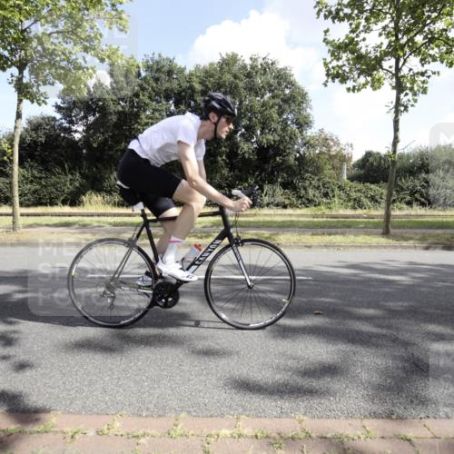 11.08.2024 - GEWOBA Citytriathlon Bremen H.Heesch http://msf.ph/oto/6774956 11.08.2024 10:39:13 Radfahren 20, 91, 92 meine-sportfotos.de