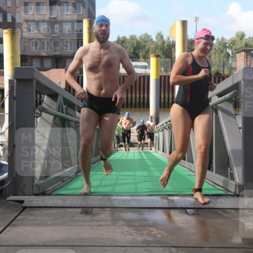 11.08.2024 - GEWOBA Citytriathlon Bremen Lena Gebhardt http://msf.ph/oto/6774958 11.08.2024 10:11:53 Schwimmen 2, 15, 18, 35, 74, 84, 88, 97, 113, 114 meine-sportfotos.de